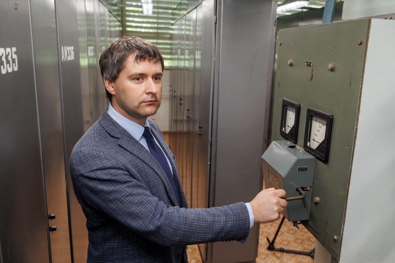 Фото и.о. министра Н.А. Распопин отключает АТСК в Шушенском