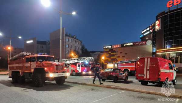 В торговом центре Абакана ночью тушили пожар