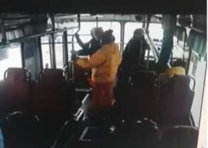 Пассажирка выпала из троллейбуса в Абакане