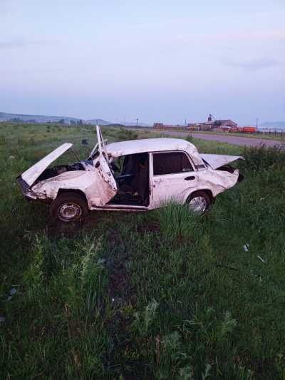 ВАЗ перевернулся в Хакасии: пострадал водитель