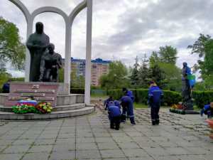 В Абакане школьные трудотряды наводят чистоту