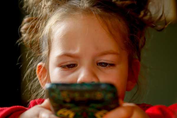 «Детский телефон доверия»: горячая линия в Хакасии