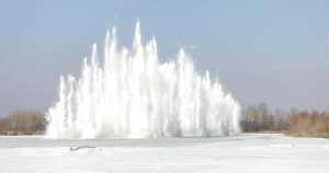 Лед на реке Абакан рыхлят взрывами
