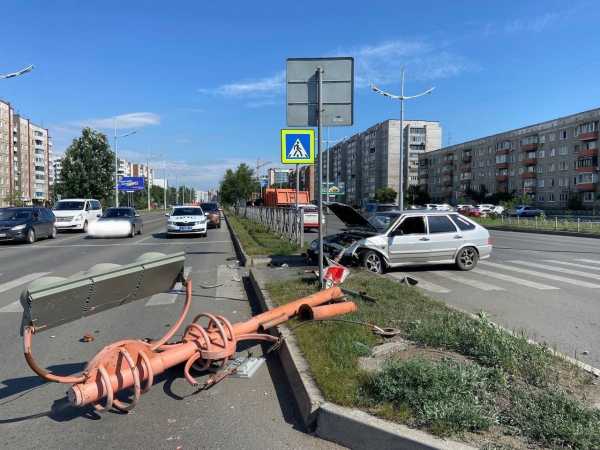 В Абакане снесли светофор