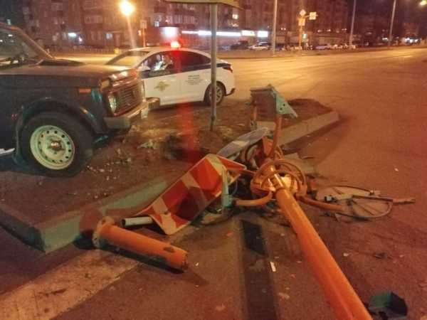 &quot;Нива&quot; против светофора: ночной инцидент в Абакане