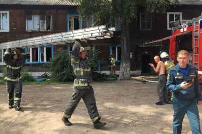 Разбили окно и спасли женщину: пожар в столице Хакасии