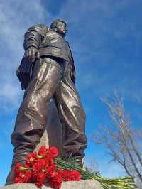 Памятник ученому с мировым именем открыли в Абакане