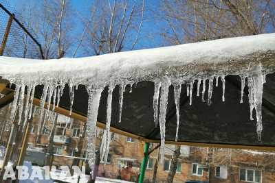Потепление может угрожать сходом снега с крыш - будьте внимательнее!