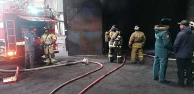 В выходные пожарные тушили гараж, надворные постройки и жилье