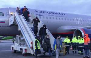 Драка в самолёте! Пассажиров задержали транспортные полицейские
