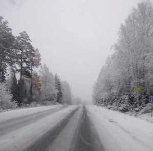 Снег осложнил обстановку на трассе Абакан - Красноярск