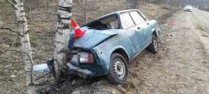 В Хакасии ВАЗ слетел с дороги: пострадали двое