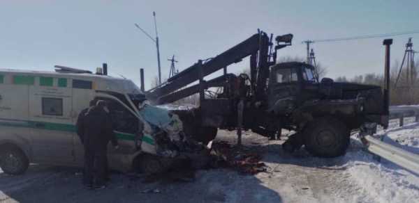 В автокатастрофе в Хакасии один человек из инкассаторской машины погиб, двое травмированы