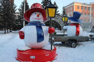 Пузатые красавцы &quot;поселились&quot; на Театральной площади Абакана