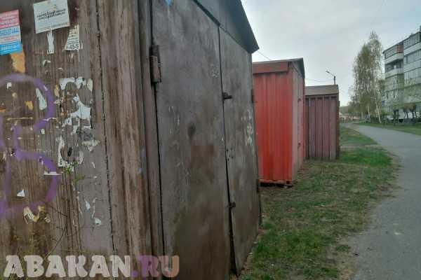 Железные коробки мешают стройке: абаканцев просят убрать гаражи