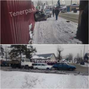 В Черногорске водитель грузовика устроил ДТП с семью автомобилями