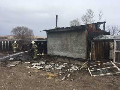 Абаканский дачник неосторожно покурил и чуть не сжег соседский дом