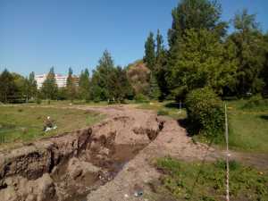 В парке «Преображенский» благоустройство требует укрепления берега большого пруда