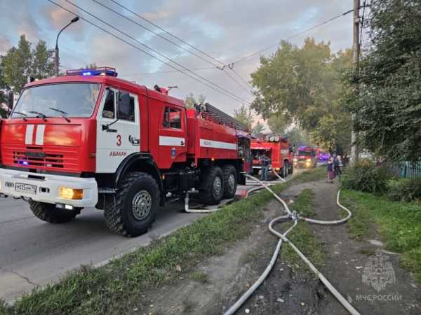 Из горящей пятиэтажки в Хакасии спасли пенсионера