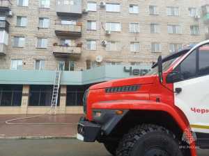 Замыкание розетки стало причиной пожара в многоэтажке Черногорска