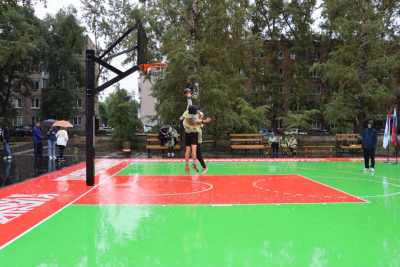 Спортивный Абакан: новая баскетбольная площадка с акриловым покрытием доступна для всех
