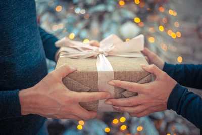 Среди жителей Хакасии больше тех, кому дарить подарки приятнее, чем получать их