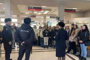 В Хакасии транспортные полицейские рассказали студентам о своей службе