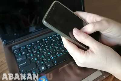 Жительница Саяногорска похитила сотовый телефон у соседа по общежитию