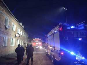 Двух человек спасли при пожаре в Хакасии
