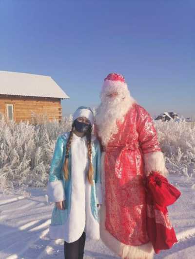 Дед Мороз и Снегурочка поздравляют детей с Новым годом