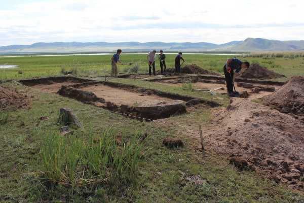 Студенты ХГУ обнаружили остатки захоронений карасукской и тагарской культур