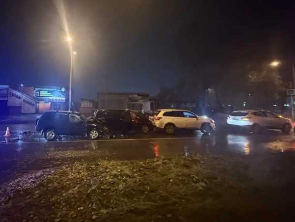 Четыре автомобиля столкнулись в Абакане: пострадали двое